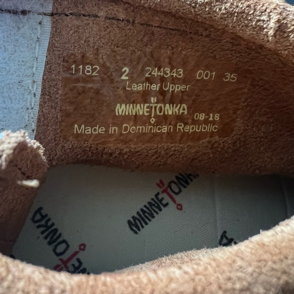 MINNETONKA | size 2 | infant back flap bootie - Picture 2 of 5